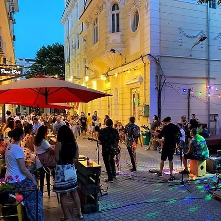 Studio Neon In Super Center Daire Burgaz